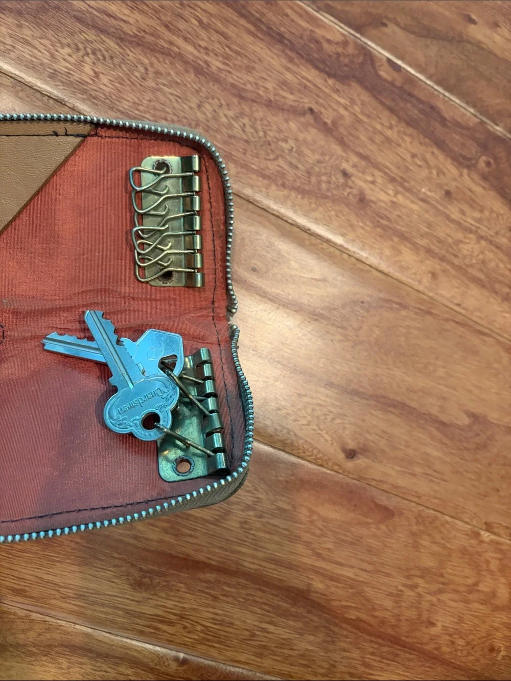 Vintage Non-Signe Genuine Cowhide 12-Key Zip Wallet Pouch